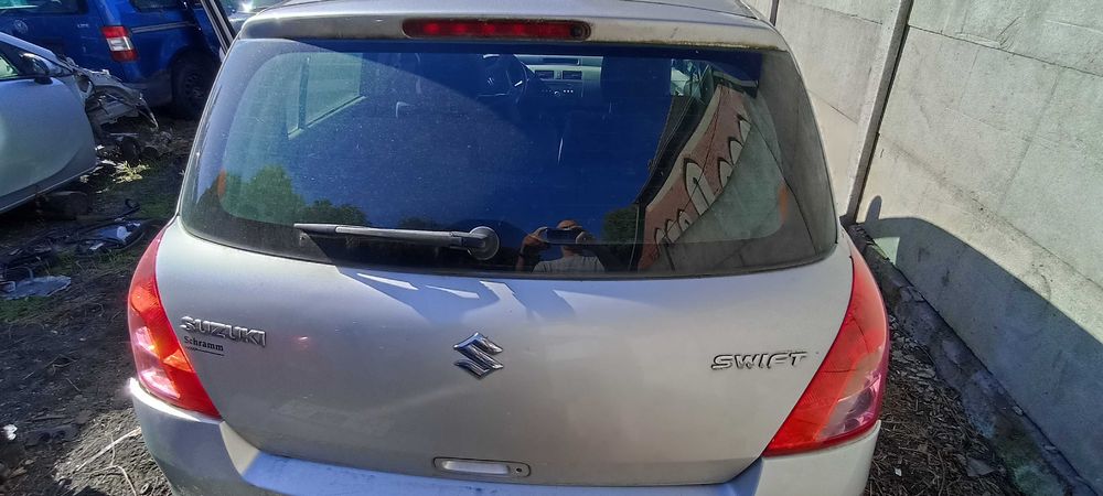 klapa tył tylna szyba suzuki swift mk IV  lak zcc