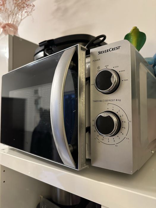 Mikrofalówka SilverCrest 700W, sprawna, stan bardzo dobry