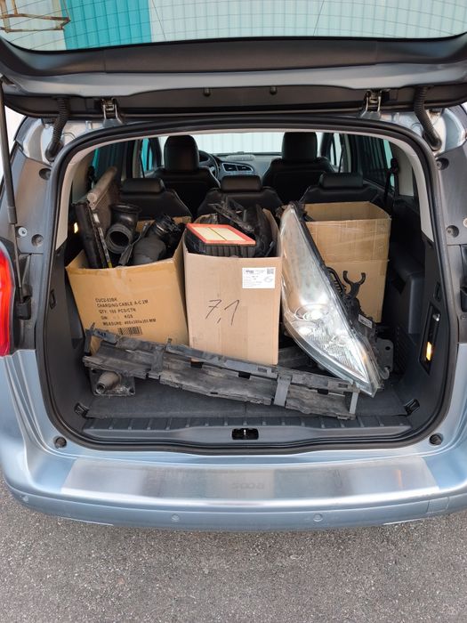 Продам Пежо 5008  2011г. после ДТП.