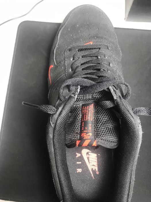 Air Force preto e vermelho semi usado