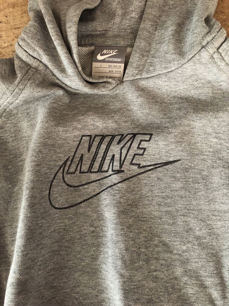 Bluza z kapturem Nike oryginalna r.152-158  jak nowa