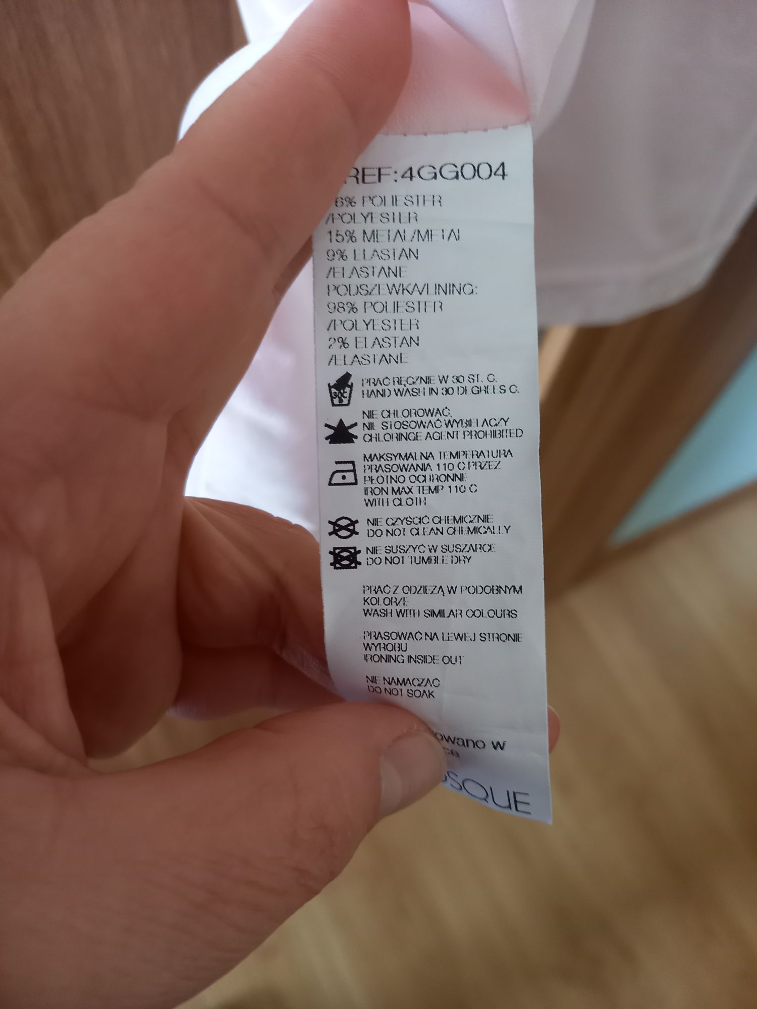 Jasnoróżowy sukienka z połyskującą aplikacją r.42