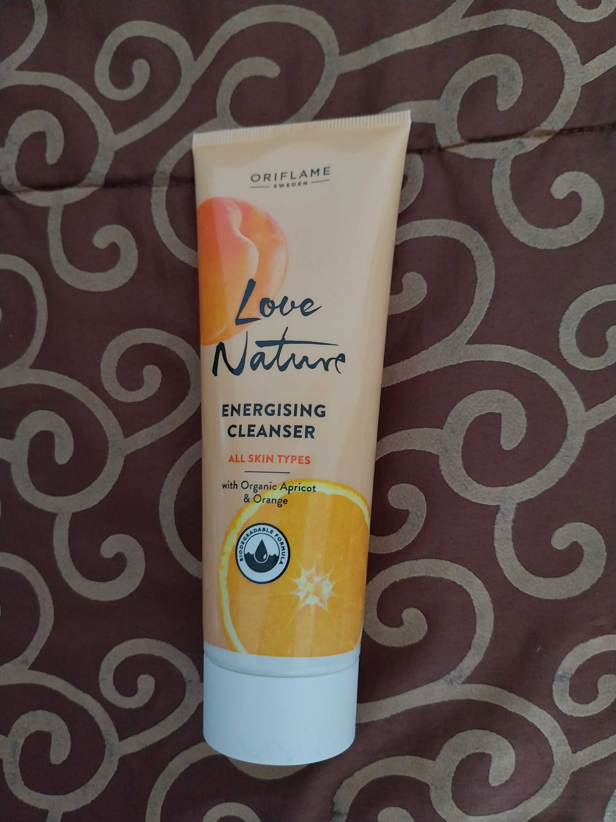 Limpeza Energizante com Alperce e Laranja Love Nature, Oriflame