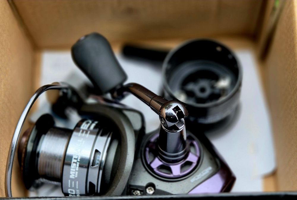 Dwa kołowrotki. Stan igła.  Oba Mistrall