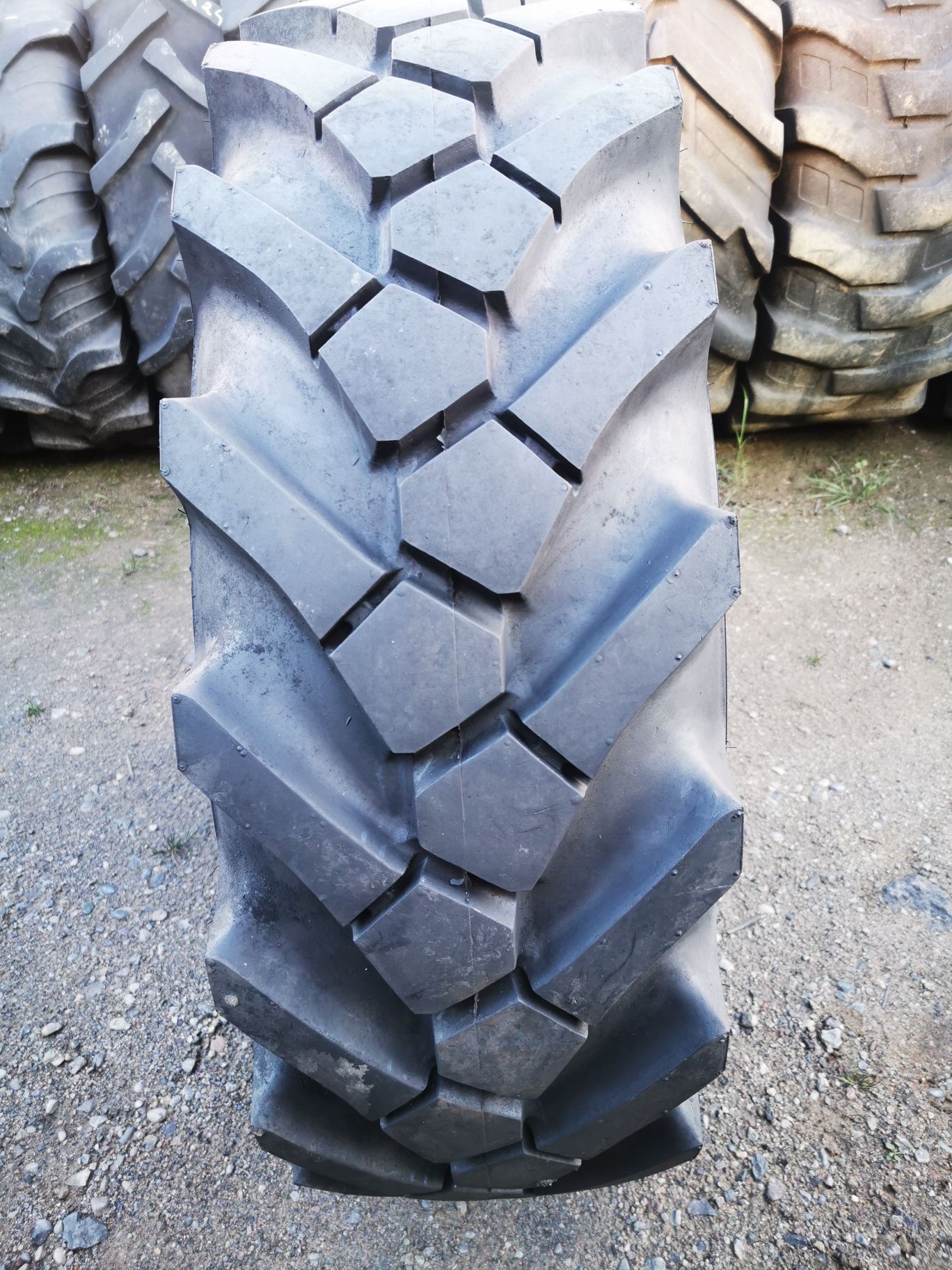 Opona używana 14.5-24 Pirelli 16 P.R