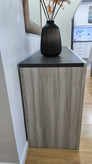 Móvel moderno usado para sala ou para o hall de entrada