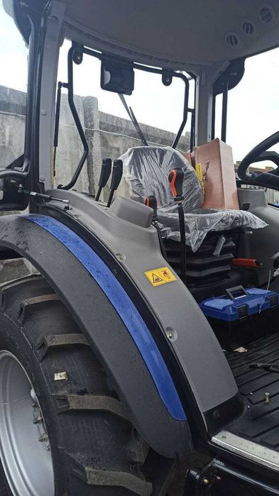 Трактор Ловол 504 Pro з кабіною+ кондиціонер, синхронна коробка