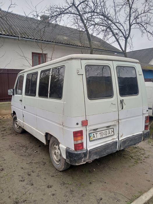 Продам бус Рено трафік