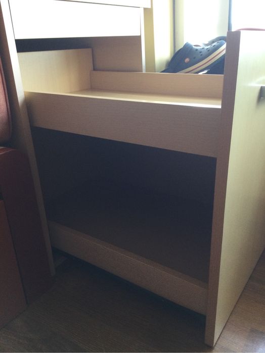 Sapateira com dois prateleiros