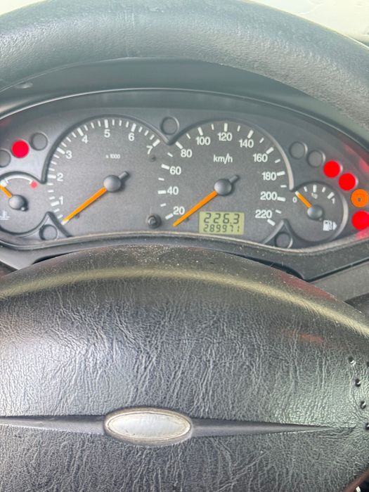 Ford focus  99 a gasolina