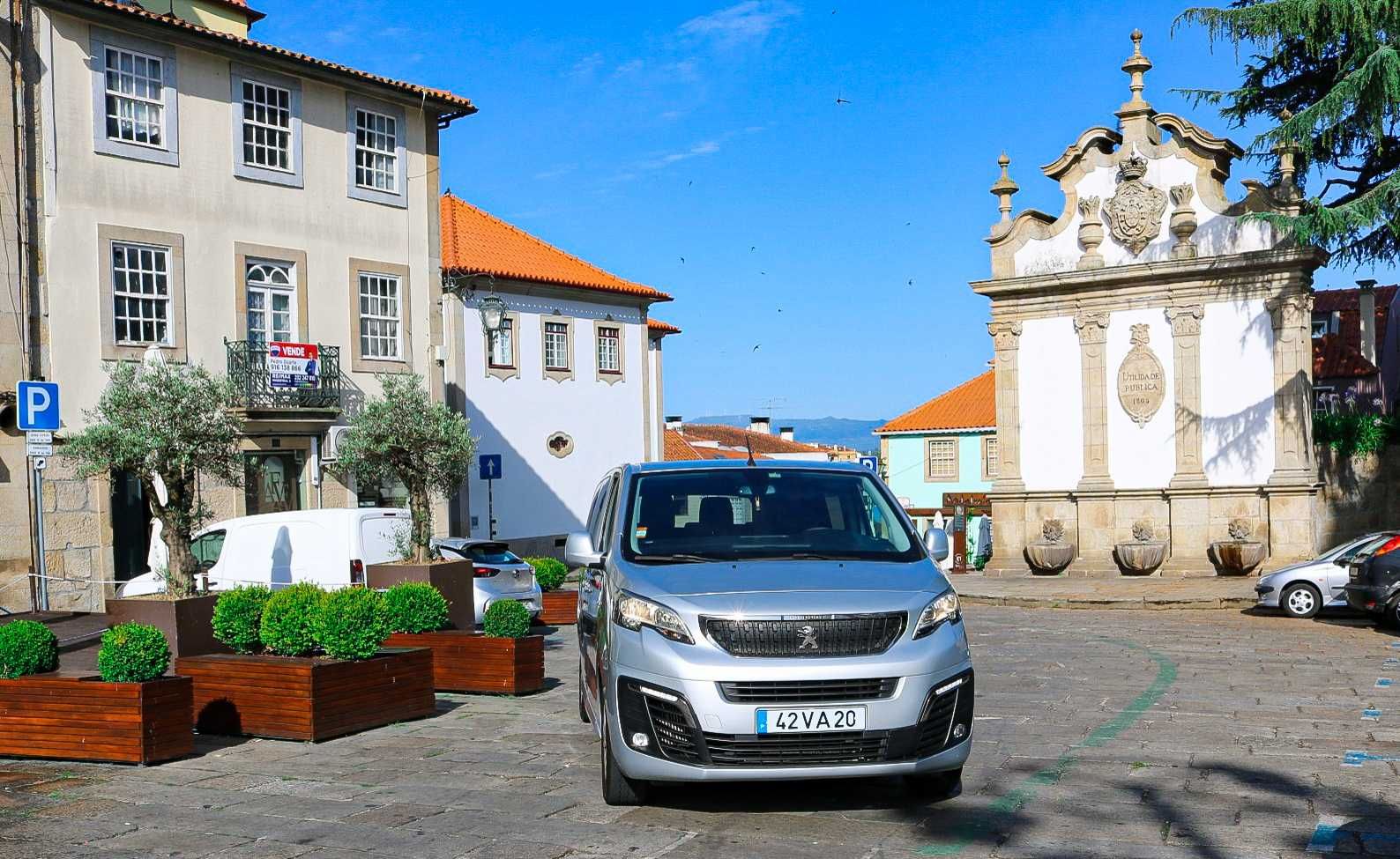 Transfers Executivos e Grupos | Minivan com Motorista | Serviço 24h