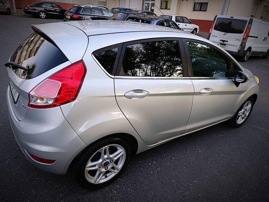 FORD FIESTA carro a gasolina - econômico ideal para a cidade