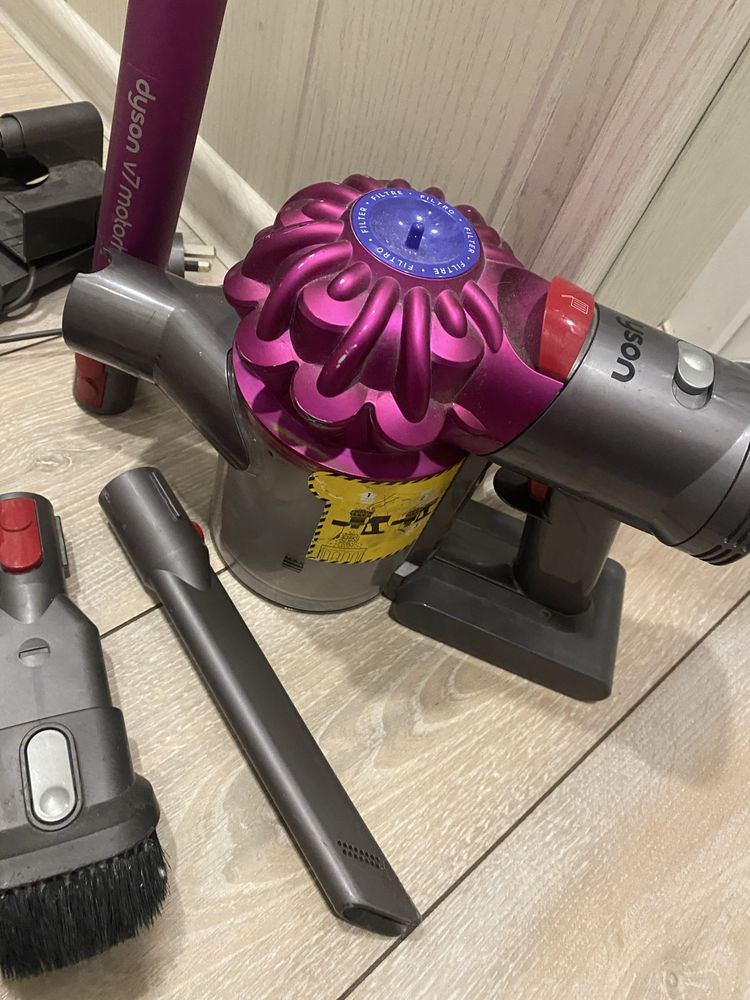 Dyson v7 не працює мотор