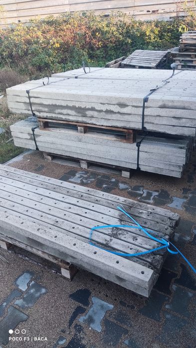 Słupki betonowe pod siatkę leśna dużo otworór