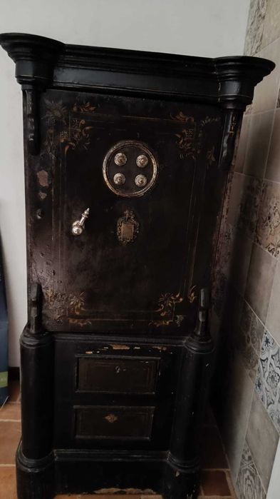 Cofre antigo decorativo