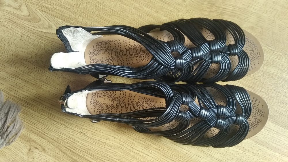 Nowe czarne sandały 38,5 Boutique 9