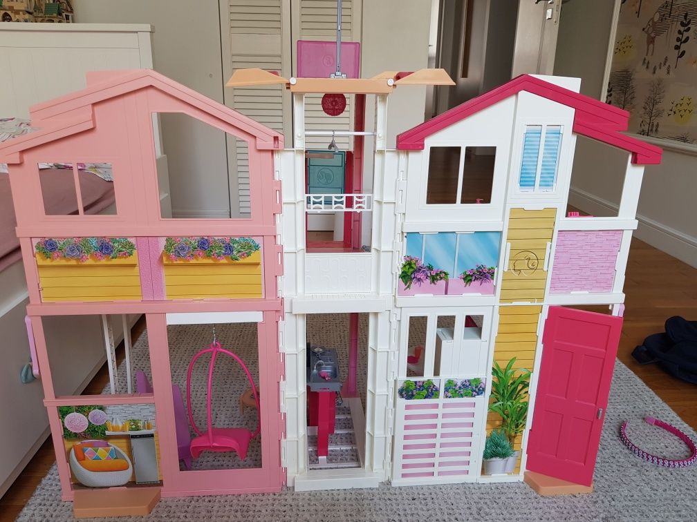 Domek Barbie miejski z windą