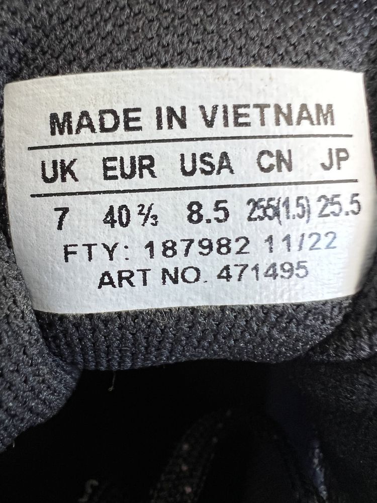 Оригінальні кросівки  SALOMON WANDER gore-tex 40р.25.5см.