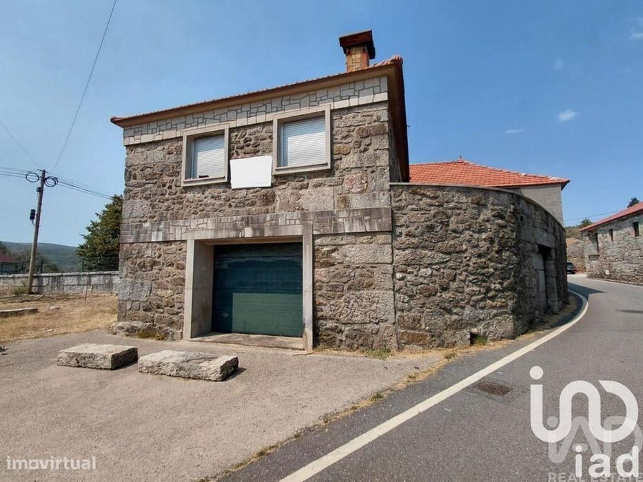 Casa de Campo T3 em Castro Laboreiro e Lamas de Mouro de 440 m2