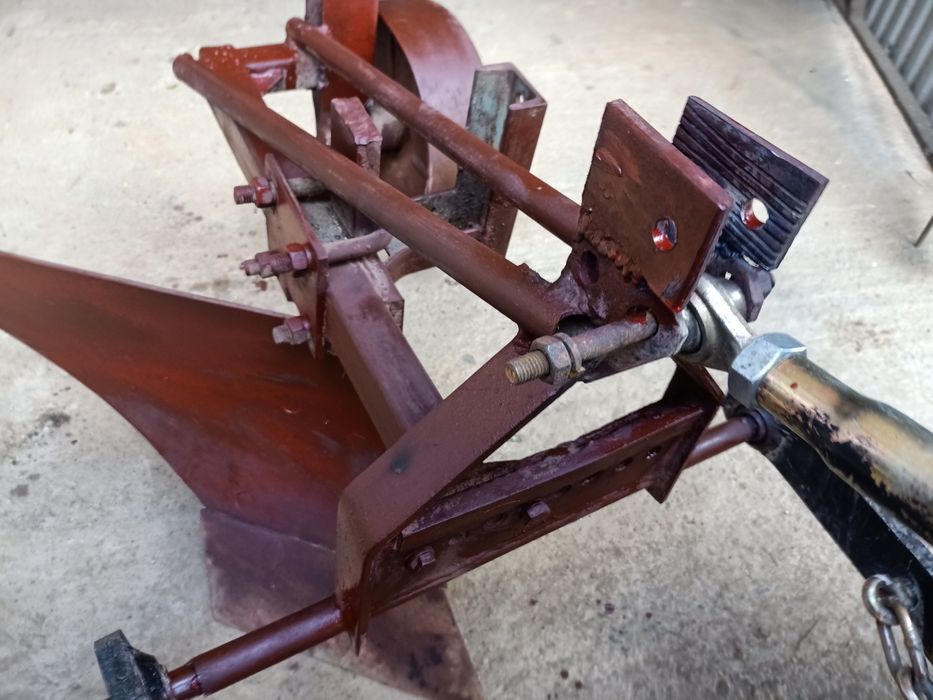 Плуг до трактора