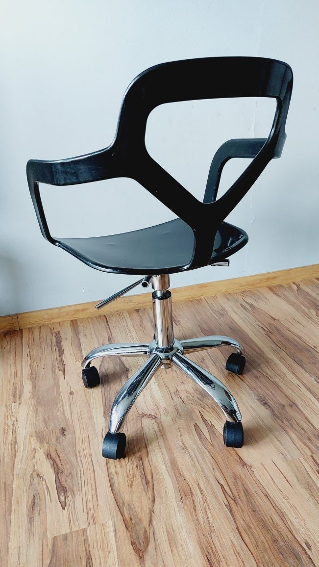 Krzesło czarne do biurka designerskie, regulowana wysokość