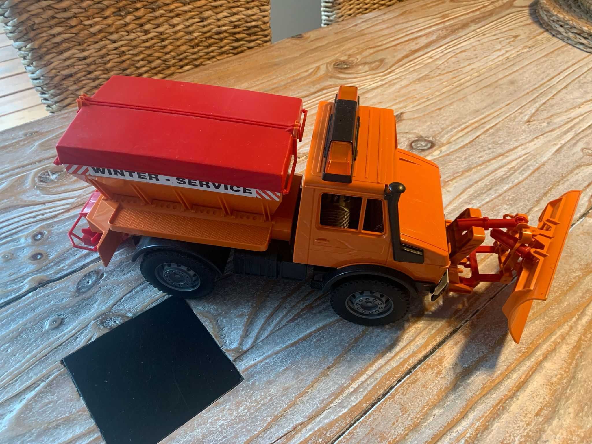 MB Unimog odśnieżarko piaskarka - BRUDER 02572
