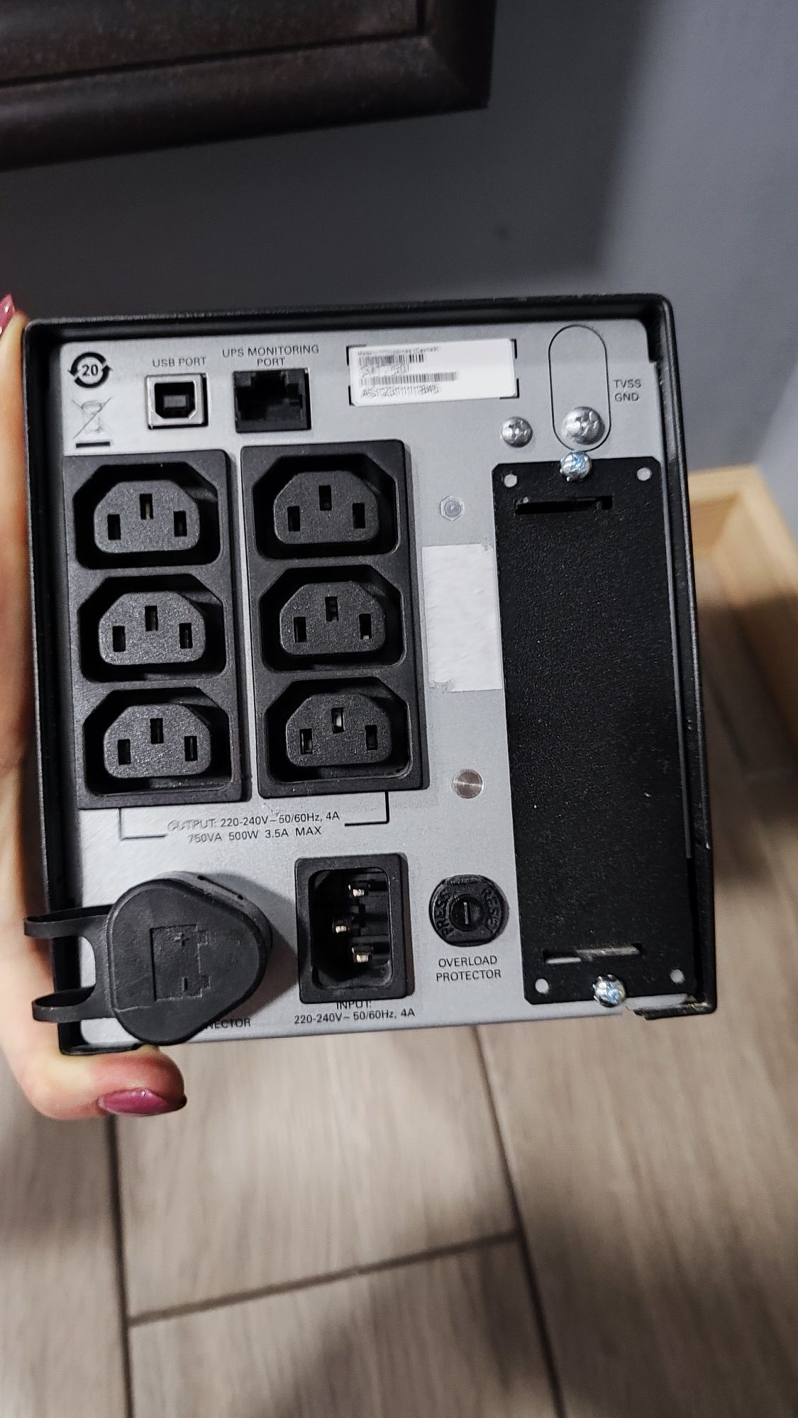 Блок безперебійного живлення Aps Smart-UPS 750 (SMT750I)