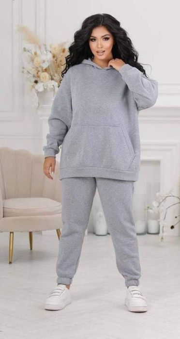 Костюми жіночі є батальні розміри  тринитка на флісі