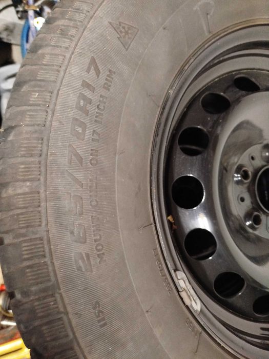 Koła do Land Rover  z oponami zimowymi Cooper 265/70 r17