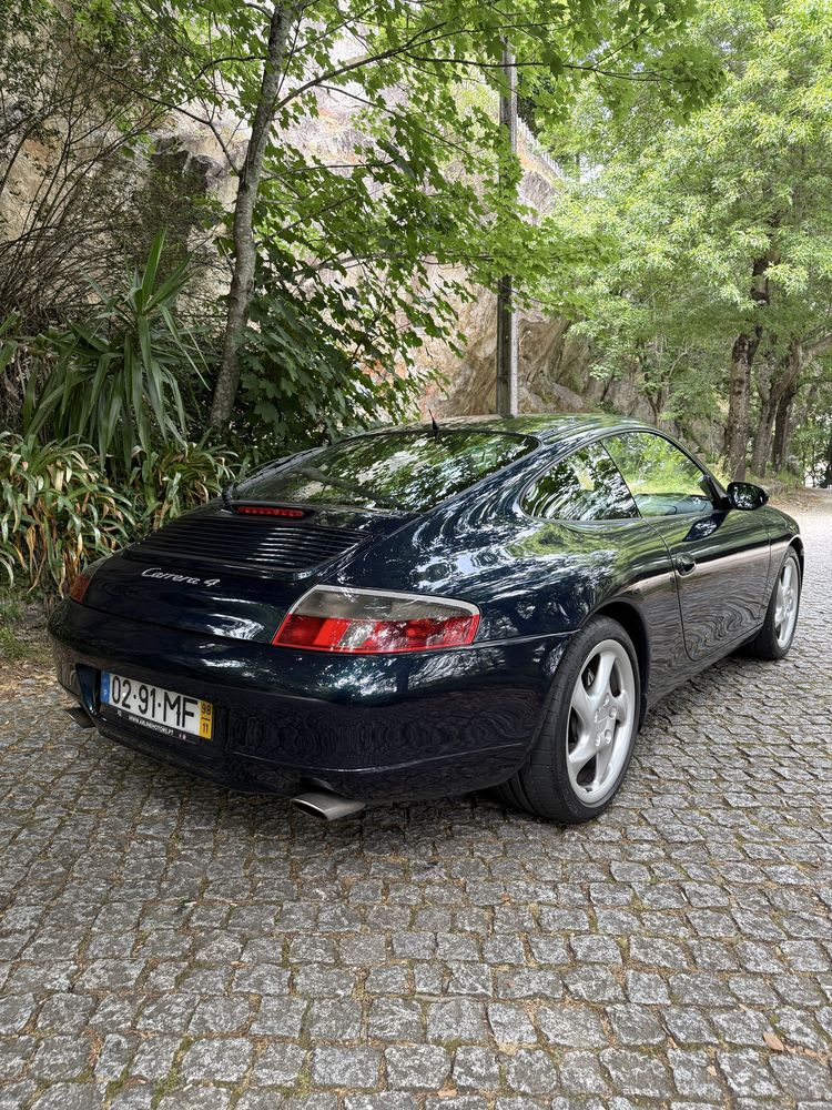 Porsche Carrera 4 996