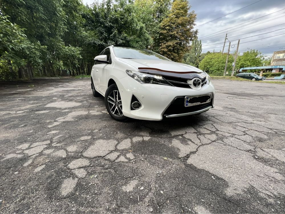Продам автомобіль Toyota Auris
