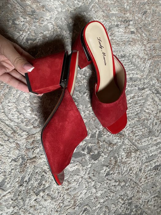 Шльопанці на підборах, мюлі