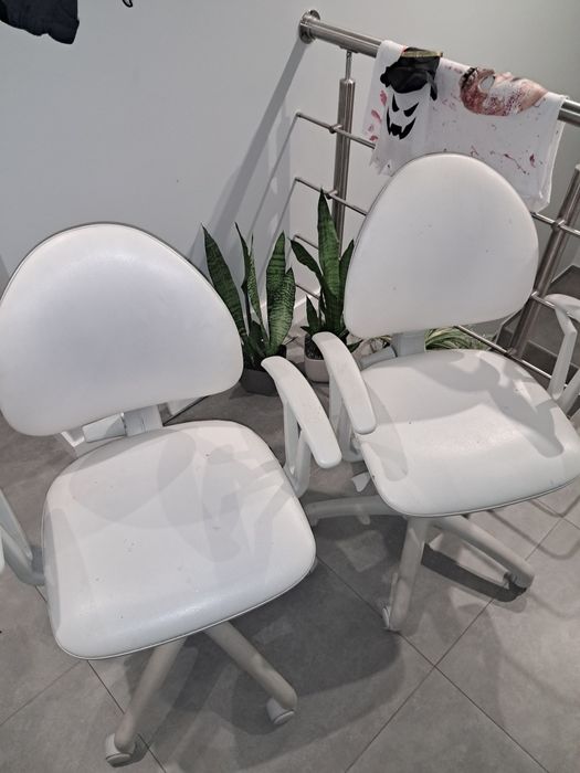 Krzesła obrotowe, biurowe, regulowane