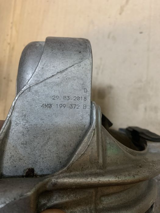 Подушка двигуна права Audi q5 80a 2017-2022 4M0199372B