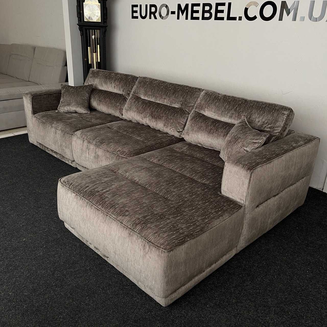 Новий розкладний диван в тканині для сну