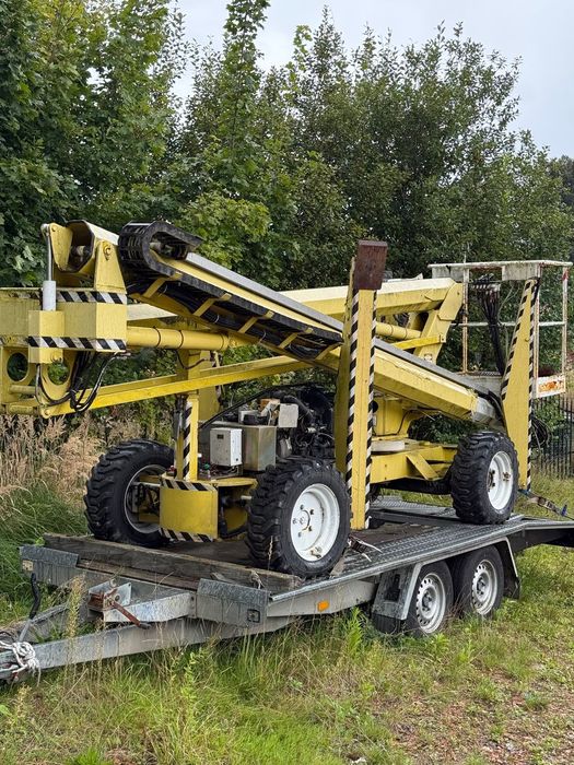 Nifty 170SD  Podnośnik samojezdny Nifty 170SD + laweta