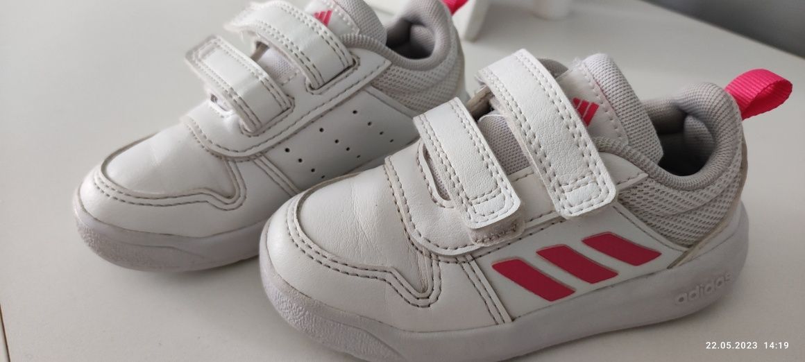 Buty sportowe adidas adidasy dziewczęce niemowlęce dziecięce roz. 22