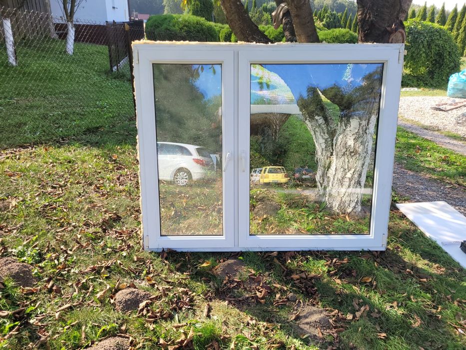 Białe Okna dwuszybowe 3 sztuki moskitiery.