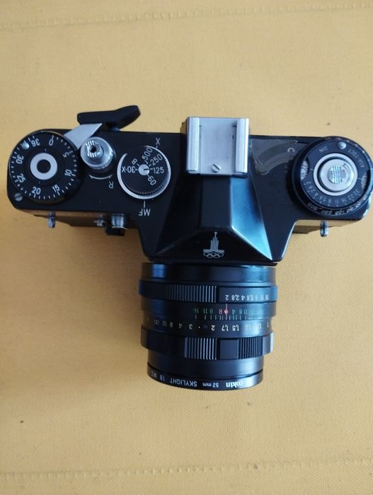 Câmara Fotográfica "ZENIT -EM"