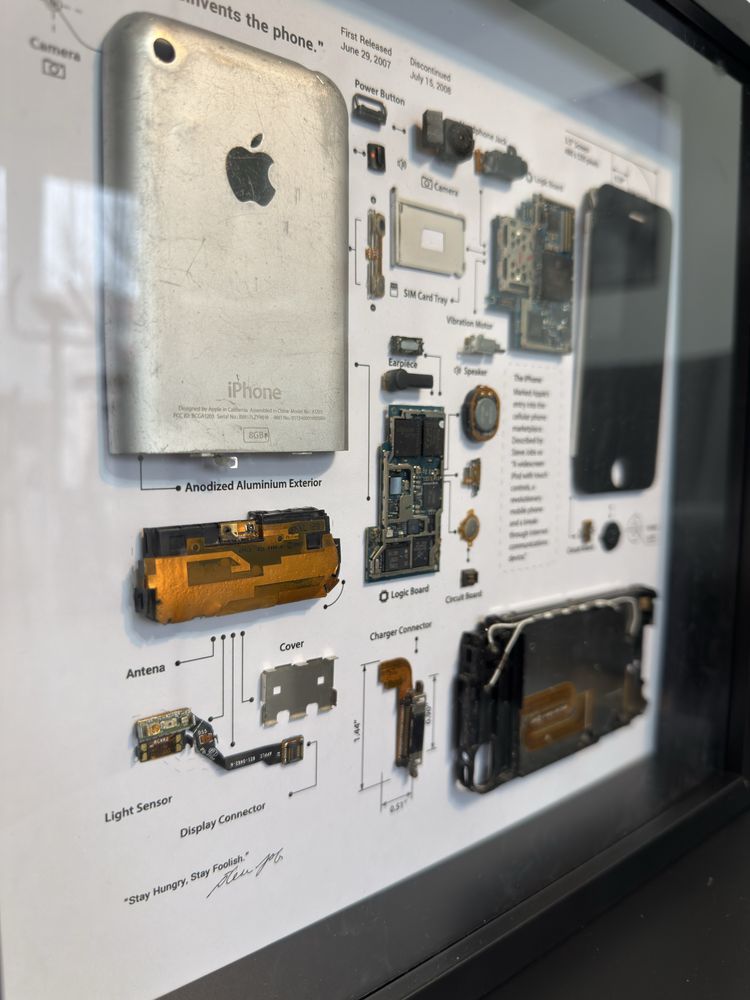 IPHONE 2G 8GB A1203 w kolekcjonerskiej ramce, Oryginalne części!