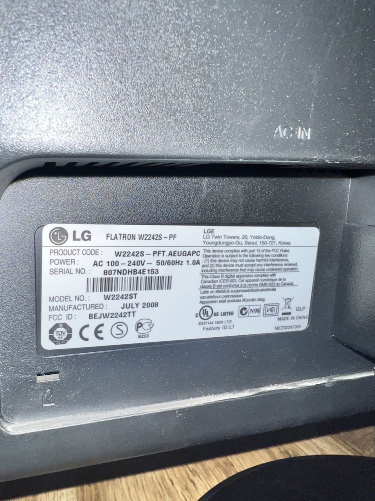Monitor LG widoczny na zdjeciu