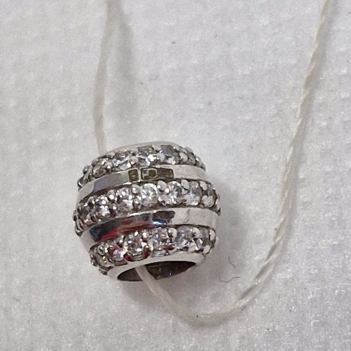 Підвіска - шарм з білого золота. Новий. Бренд Sova.