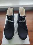 Sprzedam nowe mokasyny w rozmiarze 39 dlugost 25,5 cm Calvin Klein