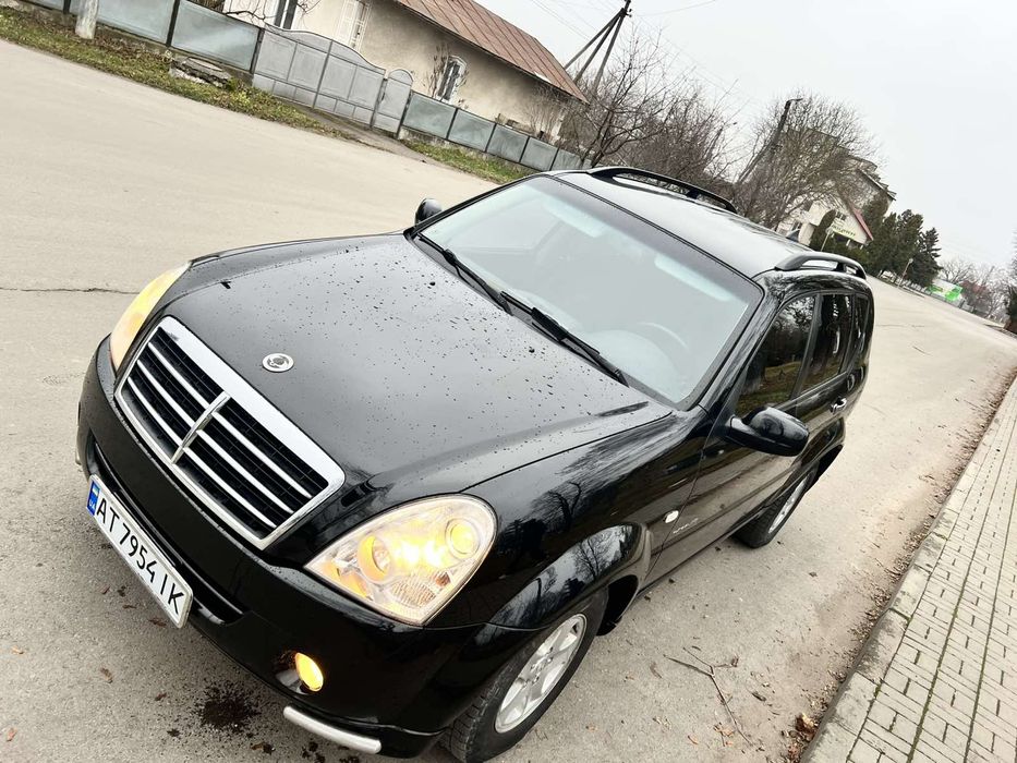 Рамний повнопривідний джип