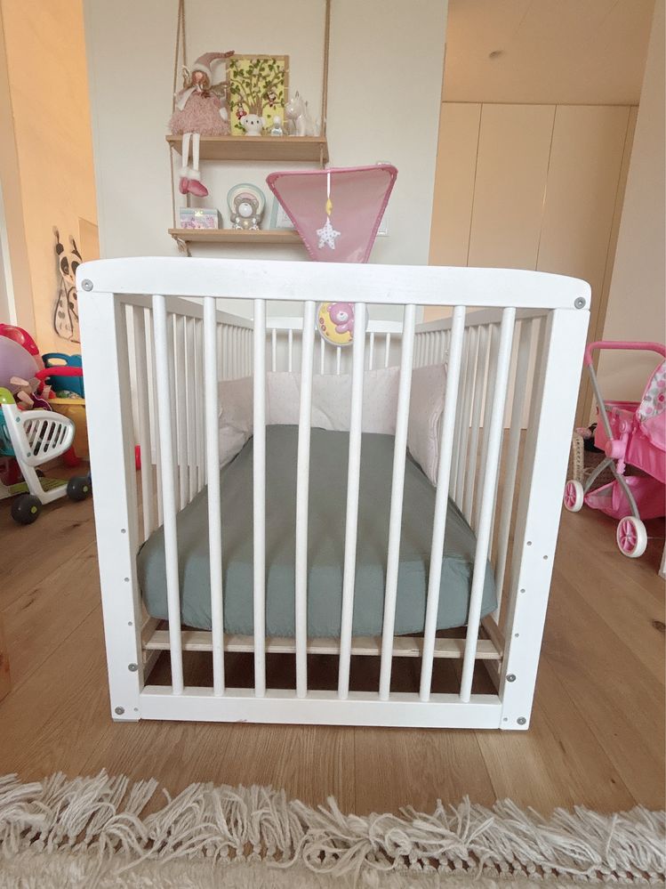 Berço (cama de grades) com colchão