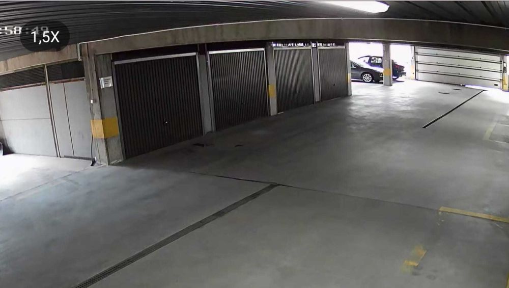 Sprzedam garaż i miejsca postojowe w garażu podziemnym