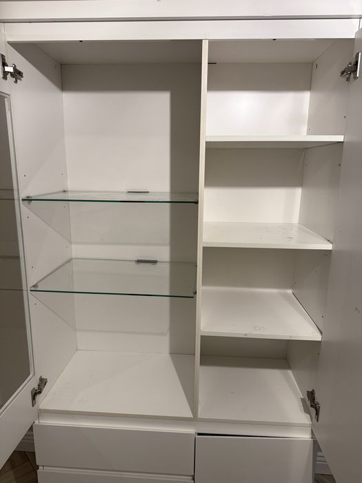 Szafka lakierowana na wysoki połysk