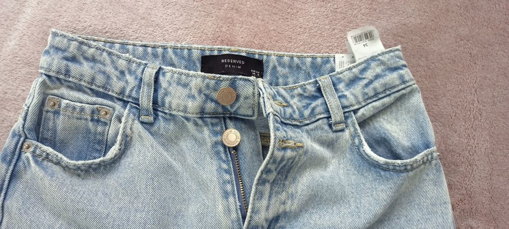 Dżinsy Mom jeans Reserved jasno niebieskie