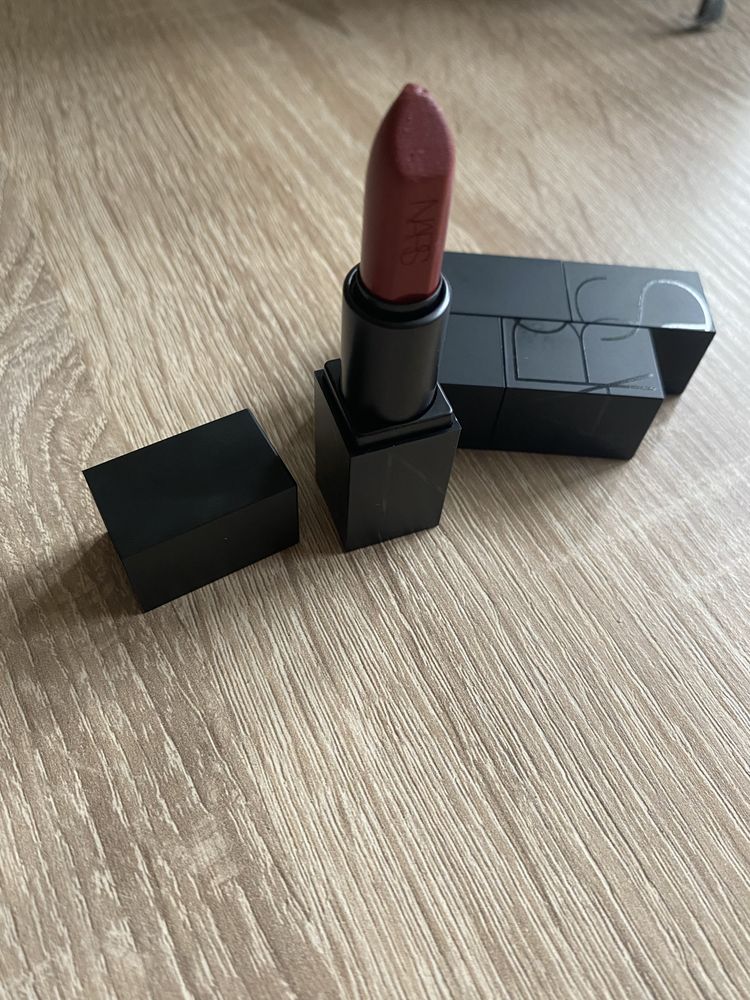 Pomadka NARS LEE