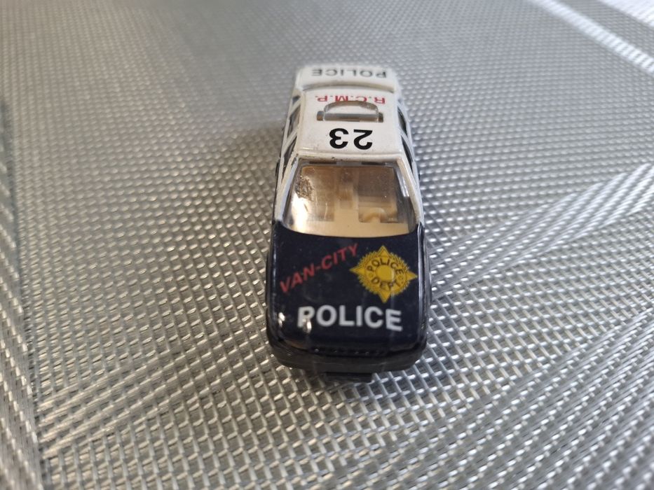 Model samochodu skala 1:64